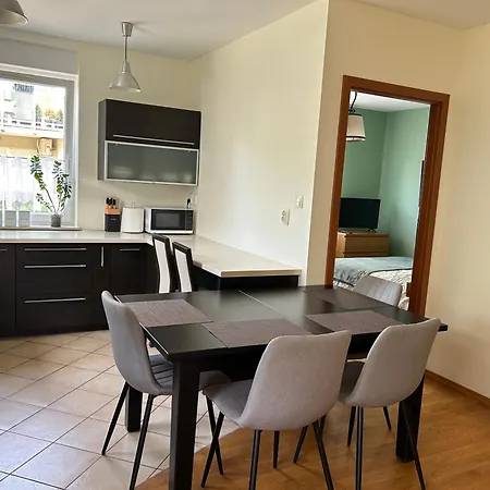 Quiet Enclave Near The Airport *