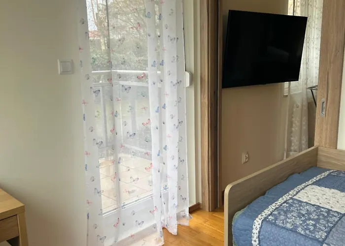 Апартаменты Quiet Enclave Near The Airport