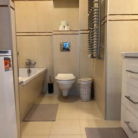 Апартаменты Quiet Enclave Near The Airport *