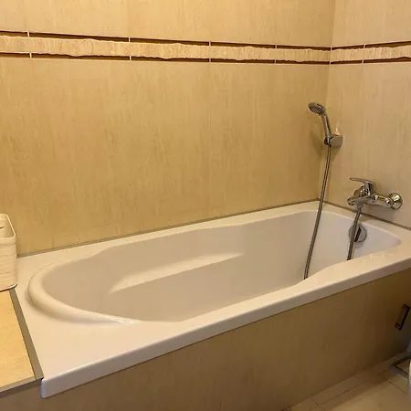 Quiet Enclave Near The Airport * فروتسواف