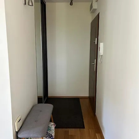 Quiet Enclave Near The Airport شقة *