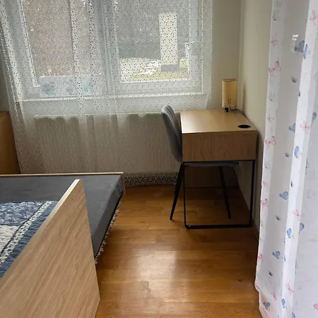 Quiet Enclave Near The Airport * فروتسواف