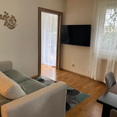 Quiet Enclave Near The Airport شقة *