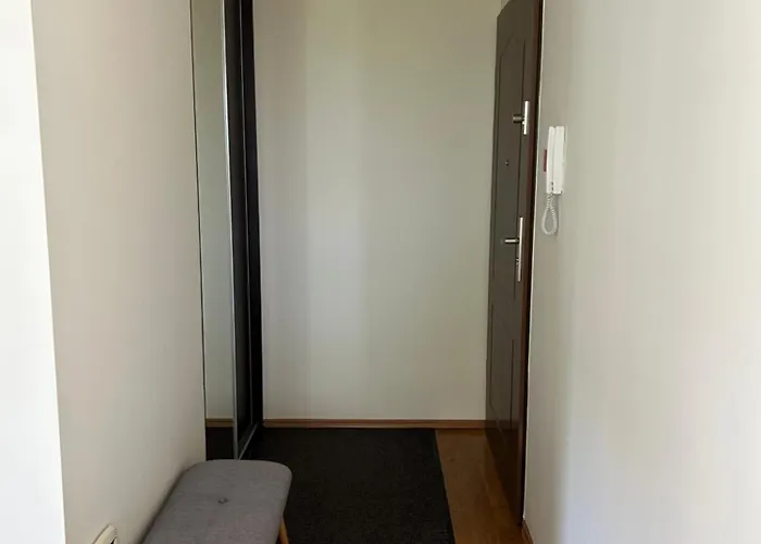 Quiet Enclave Near The Airport Lejlighed *