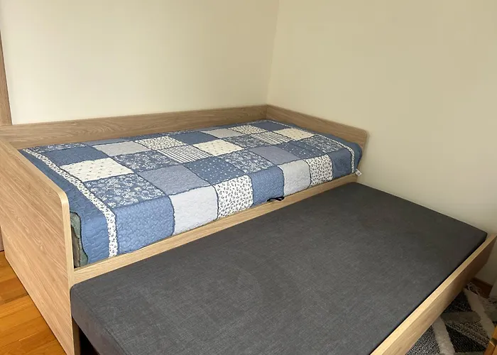 Quiet Enclave Near The Airport Lejlighed *